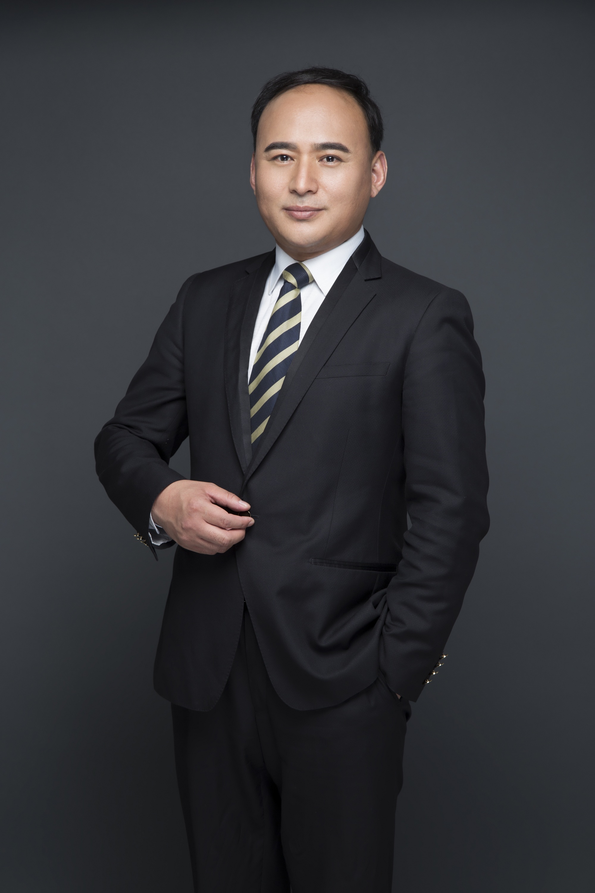 秦予白灯光与摄影艺术负责人